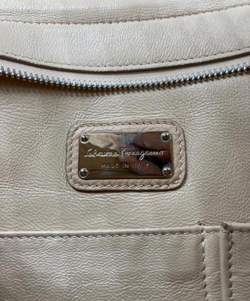 Salvatore Ferragamo（サルヴァトーレ フェラガモ）Salvatore Ferragamo (サルヴァトーレ フェラガモ) ガンチーニ 2WAYバッグ ベージュの古着・服飾アイテム