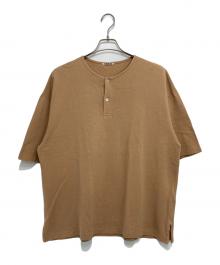 AURALEE（オーラリー）の古着「SUPER SOFT PIQUE HENLEY NECK」｜ベージュ