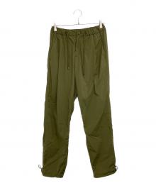 HERNO（ヘルノ）の古着「RESORT ストレッチナイロン1プリーツシャーリングパンツ」｜オリーブ