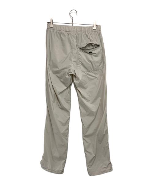 HERNO（ヘルノ）HERNO (ヘルノ) RESORT ストレッチナイロン1プリーツシャーリングパンツ ベージュ サイズ:Sの古着・服飾アイテム
