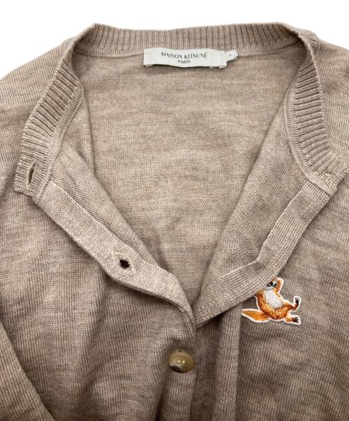 maison kitsune（メゾンキツネ）MAISON KITSUNE (メゾンキツネ) チラックスフォックス パッチ アジャステッド クルーネック カーディガン ブラウン サイズ:Sの古着・服飾アイテム