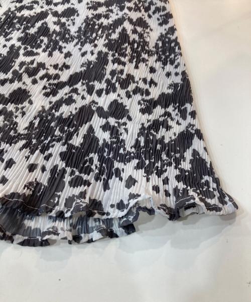 IENA LA BOUCLE（イエナ ラ ブークル）IENA LA BOUCLE (イエナ ラ ブークル) プリントプリーツワンピース ホワイト×ブラック サイズ:- 未使用品の古着・服飾アイテム