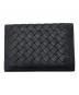 BOTTEGA VENETA（ボッテガベネタ）の古着「イントレチャート 二つ折りカードケース」｜ブラック