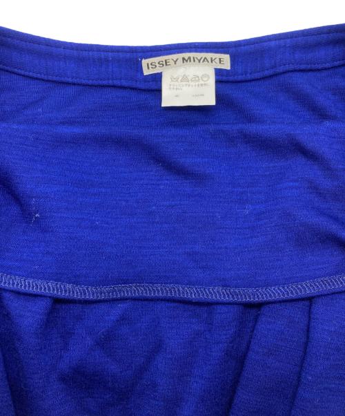 ISSEY MIYAKE（イッセイミヤケ）ISSEY MIYAKE (イッセイミヤケ) ボタンデザイン ウールニットノースリーブワンピース ブルー サイズ:2の古着・服飾アイテム