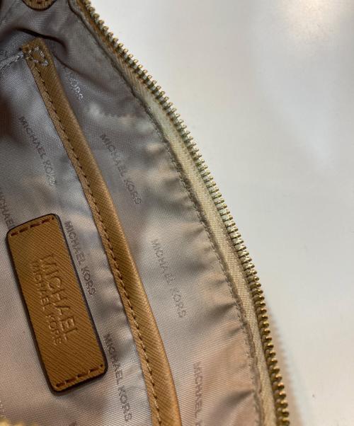 MICHAEL KORS（マイケルコース）MICHAEL KORS (マイケルコース) ベッドフォード ミディアム コンバーチブル ストラップ ポー ホワイト×ブラウンの古着・服飾アイテム