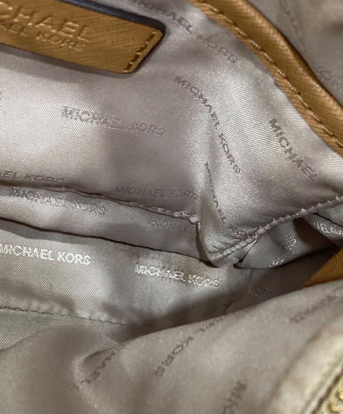 MICHAEL KORS（マイケルコース）MICHAEL KORS (マイケルコース) ベッドフォード ミディアム コンバーチブル ストラップ ポー ホワイト×ブラウンの古着・服飾アイテム