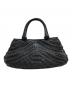 BOTTEGA VENETA（ボッテガベネタ）の古着「イントレチャート レザーハンドバッグ」｜ブラック