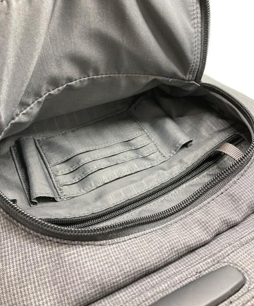 TUMI（トゥミ）TUMI (トゥミ) バックパック グレー×ブラックの古着・服飾アイテム