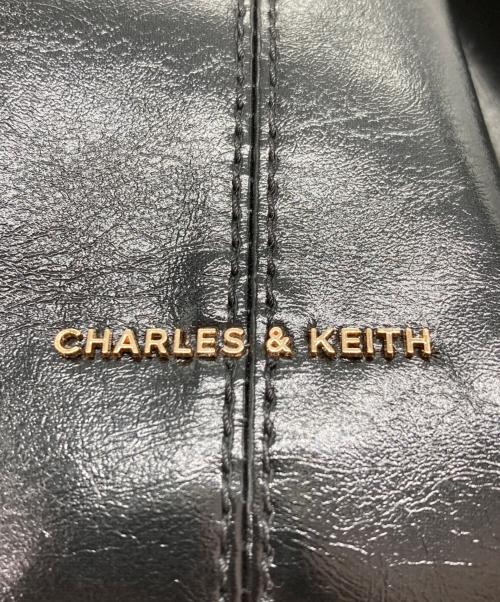 CHARLES & KEITH（チャールズアンドキース）CHARLES & KEITH (チャールズアンドキース) Ciara シアラ ルーシュドホーボーバッグ ブラックの古着・服飾アイテム