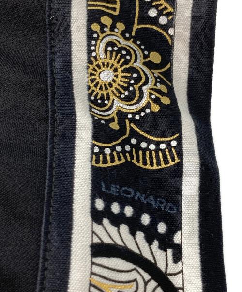 LEONARD FASHION（レオナールファッション）LEONARD FASHION (レオナールファッション) シルクプリントストール ブラック×ピンクの古着・服飾アイテム