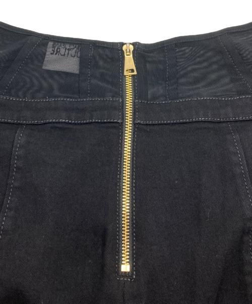 VERSACE JEANS COUTURE（ヴェルサーチ ジーンズクチュール）VERSACE JEANS COUTURE (ヴェルサーチ ジーンズクチュール) メッシュ切替ダブルバックルスカート ブラック サイズ:27の古着・服飾アイテム