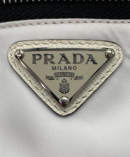 PRADA（プラダ）PRADA (プラダ) トライアングルロゴ リストバンドポーチ ホワイト×ブラックの古着・服飾アイテム