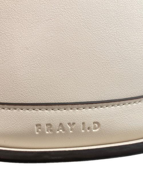 FRAY ID（フレイ アイディー）FRAY ID (フレイ アイディー) カーブラインミニバスケットバッグ ベージュの古着・服飾アイテム