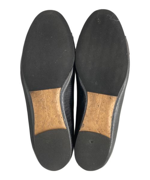 Salvatore Ferragamo（サルヴァトーレ フェラガモ）Salvatore Ferragamo (サルヴァトーレ フェラガモ) ヴァラリボン型押しレザーフラットパンプス グレー サイズ:6の古着・服飾アイテム