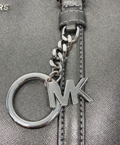 MICHAEL KORS（マイケルコース）MICHAEL KORS (マイケルコース) メタリックレザートートバッグ グレーの古着・服飾アイテム