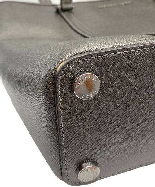 MICHAEL KORS（マイケルコース）MICHAEL KORS (マイケルコース) メタリックレザートートバッグ グレーの古着・服飾アイテム