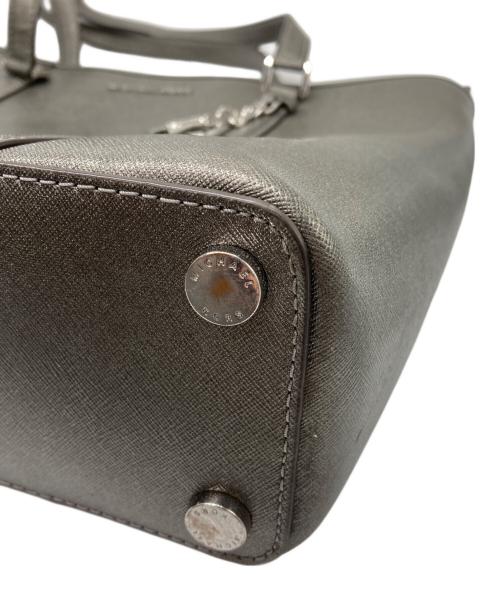 MICHAEL KORS（マイケルコース）MICHAEL KORS (マイケルコース) メタリックレザートートバッグ グレーの古着・服飾アイテム