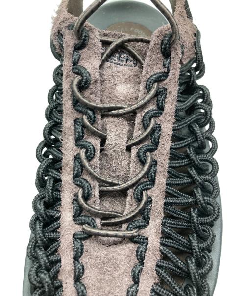 KEEN（キーン）KEEN (キーン) BEAUTY&YOUTH (ビューティーアンドユース) 別注 UNEEK サンダル ブラウン×ブラック サイズ:US 5の古着・服飾アイテム