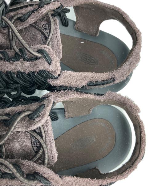 KEEN（キーン）KEEN (キーン) BEAUTY&YOUTH (ビューティーアンドユース) 別注 UNEEK サンダル ブラウン×ブラック サイズ:US 5の古着・服飾アイテム