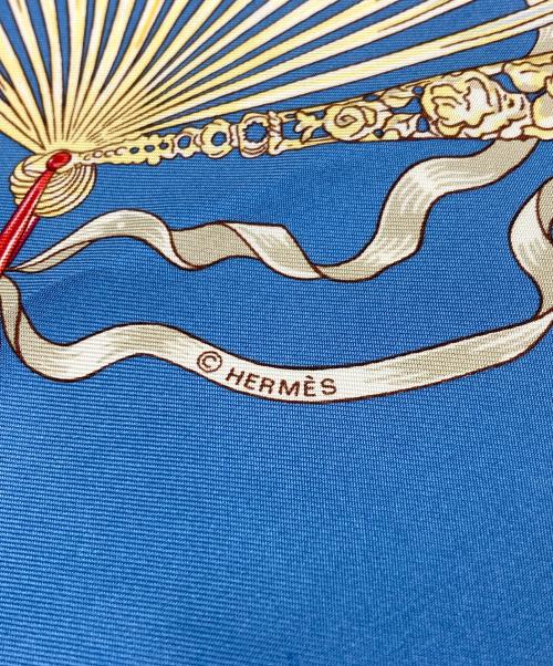 HERMES（エルメス）HERMES (エルメス) カレ90 AU CLAIR DE LA LUNA シルクスカーフ ブルー×イエローの古着・服飾アイテム