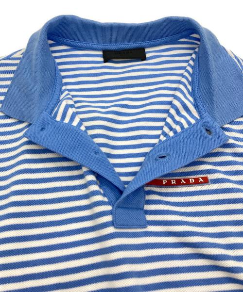 PRADA（プラダ）PRADA (プラダ) ボーダーポロシャツ スカイブルー×ホワイト サイズ:Lの古着・服飾アイテム