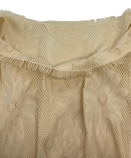 PLEATS PLEASE（プリーツプリーズ）PLEATS PLEASE (プリーツプリーズ) フリンジパンチングショートスリーブカットソー ベージュ サイズ:3の古着・服飾アイテム