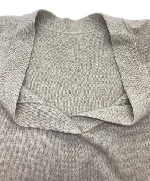 MUSE de Deuxieme Classe（ミューズ ドゥーズィエム クラス）MUSE de Deuxieme Classe (ミューズ ドゥーズィエム クラス) OLBIA Vネックプルオーバー ベージュ サイズ:記載なしの古着・服飾アイテム