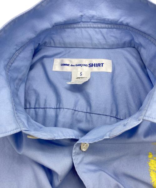 COMME des GARCONS SHIRT（コムデギャルソンシャツ）COMME des GARCONS SHIRT (コムデギャルソンシャツ) プリント加工半袖シャツ スカイブルー×イエロー サイズ:Sの古着・服飾アイテム