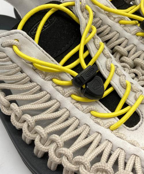 KEEN（キーン）KEEN (キーン) UNEEK VAPOR/CREAM GOLD ホワイト サイズ:US9の古着・服飾アイテム