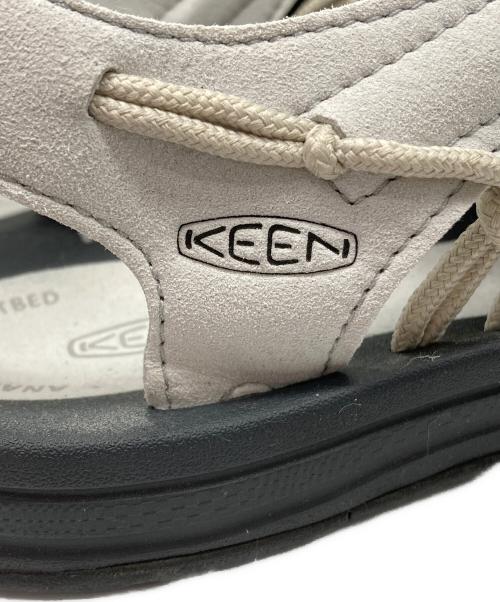 KEEN（キーン）KEEN (キーン) UNEEK VAPOR/CREAM GOLD ホワイト サイズ:US9の古着・服飾アイテム