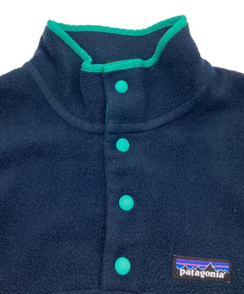 Patagonia（パタゴニア）Patagonia (パタゴニア) ウィメンズ・ライトウェイト・シンチラ・スナップT・プルオーバー ネイビー×グリーン サイズ:Sの古着・服飾アイテム