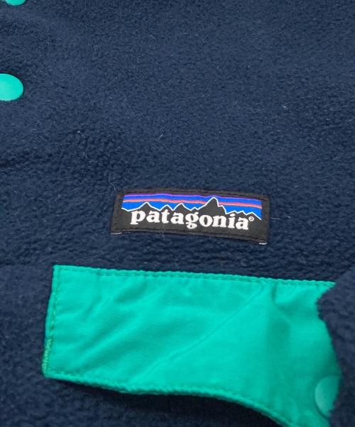 Patagonia（パタゴニア）Patagonia (パタゴニア) ウィメンズ・ライトウェイト・シンチラ・スナップT・プルオーバー ネイビー×グリーン サイズ:Sの古着・服飾アイテム