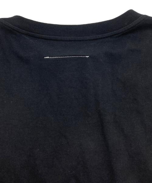 MM6 Maison Margiela（エムエムシックスメゾンマルジェラ）MM6 Maison Margiela (エムエムシックスメゾンマルジェラ) ナンバリング ロゴ Tシャツ ブラック サイズ:Mの古着・服飾アイテム