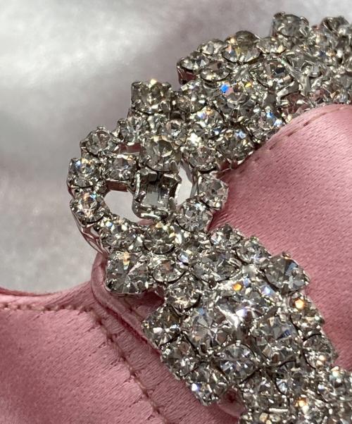 Manolo Blahnik（マノロ ブラニク）Manolo Blahnik (マノロ ブラニク) ストラスハンギシ スライドサンダル ピンク サイズ:36の古着・服飾アイテム