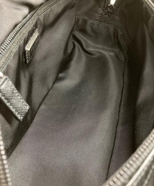 PRADA（プラダ）PRADA (プラダ) ロゴプレート クラッチハンドバッグ ブラックの古着・服飾アイテム