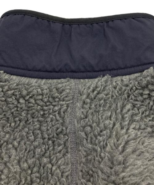 Patagonia（パタゴニア）Patagonia (パタゴニア) CLASSIC RETRO CARDIGAN グレー×ネイビー サイズ:Mの古着・服飾アイテム