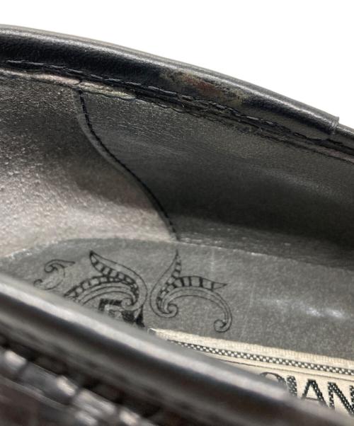 GIANNI VERSACE（ジャンニ・ヴェルサーチ）GIANNI VERSACE (ジャンニ・ヴェルサーチ) 編み込みレザーローファー ブラック サイズ:SIZE 40 1/2の古着・服飾アイテム