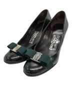 Salvatore Ferragamoサルヴァトーレ フェラガモ）の古着「ヴァラリボン ハイヒール パンプス」｜ダークグリーン