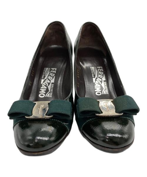 Salvatore Ferragamo（サルヴァトーレ フェラガモ）Salvatore Ferragamo (サルヴァトーレ フェラガモ) ヴァラリボン ハイヒール パンプス ダークグリーン サイズ:5Cの古着・服飾アイテム