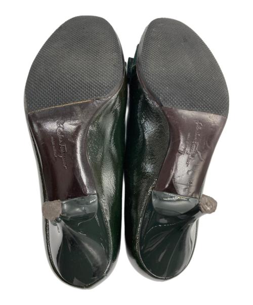 Salvatore Ferragamo（サルヴァトーレ フェラガモ）Salvatore Ferragamo (サルヴァトーレ フェラガモ) ヴァラリボン ハイヒール パンプス ダークグリーン サイズ:5Cの古着・服飾アイテム