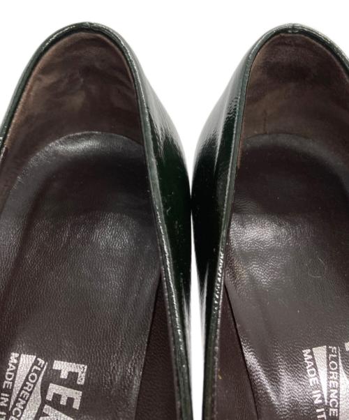 Salvatore Ferragamo（サルヴァトーレ フェラガモ）Salvatore Ferragamo (サルヴァトーレ フェラガモ) ヴァラリボン ハイヒール パンプス ダークグリーン サイズ:5Cの古着・服飾アイテム