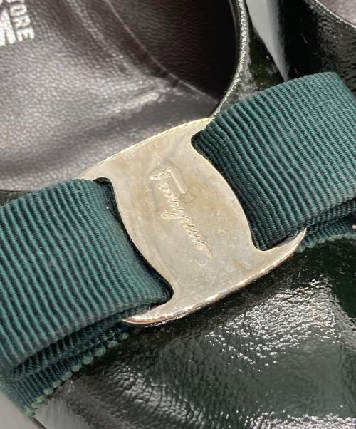 Salvatore Ferragamo（サルヴァトーレ フェラガモ）Salvatore Ferragamo (サルヴァトーレ フェラガモ) ヴァラリボン ハイヒール パンプス ダークグリーン サイズ:5Cの古着・服飾アイテム