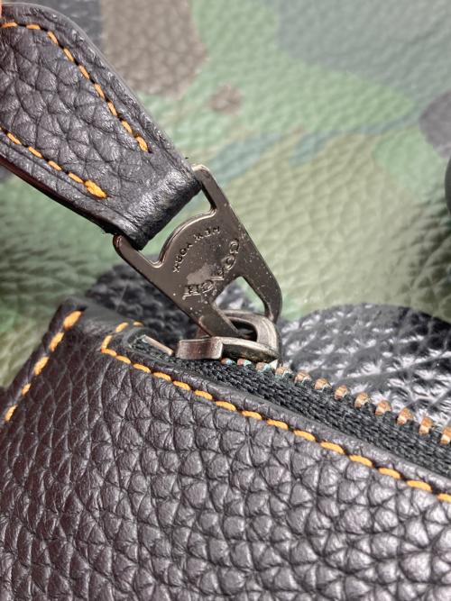 COACH（コーチ）COACH (コーチ) メトロポリタン ワイルドビースト カモ柄 トートバッグ ブラック×オリーブの古着・服飾アイテム