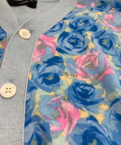 COMME des GARCONS HOMME PLUS（コムデギャルソンオムプリュス）COMME des GARCONS HOMME PLUS (コムデギャルソンオムプリュス) 薔薇柄 Vネックニットカーディガン スカイブルー×ピンク サイズ:表記無しの古着・服飾アイテム
