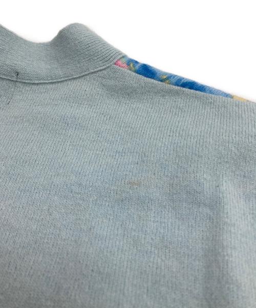 COMME des GARCONS HOMME PLUS（コムデギャルソンオムプリュス）COMME des GARCONS HOMME PLUS (コムデギャルソンオムプリュス) 薔薇柄 Vネックニットカーディガン スカイブルー×ピンク サイズ:表記無しの古着・服飾アイテム