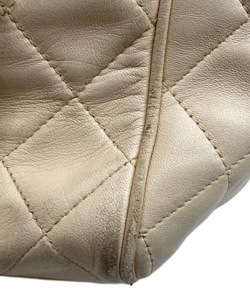 CHANEL（シャネル）CHANEL (シャネル) マトラッセ ラムスキン チェーンバッグ ベージュ×ゴールドの古着・服飾アイテム