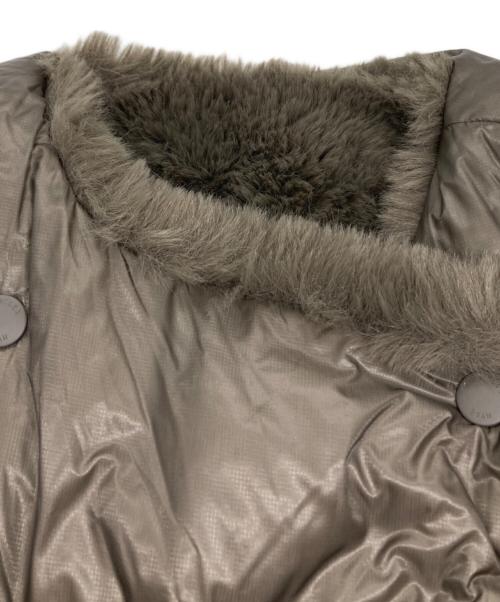 MONCLER（モンクレール）MONCLER (モンクレール) HYKE (ハイク) LEMA リバーシブル フェイクファー ダウンジャケット グレー（ブラウン系）の古着・服飾アイテム