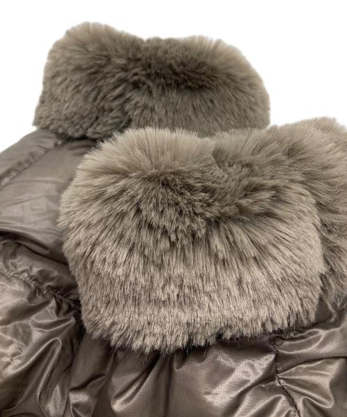 MONCLER（モンクレール）MONCLER (モンクレール) HYKE (ハイク) LEMA リバーシブル フェイクファー ダウンジャケット グレー（ブラウン系）の古着・服飾アイテム