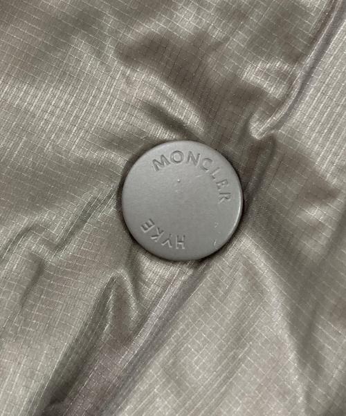 MONCLER（モンクレール）MONCLER (モンクレール) HYKE (ハイク) LEMA リバーシブル フェイクファー ダウンジャケット グレー（ブラウン系）の古着・服飾アイテム