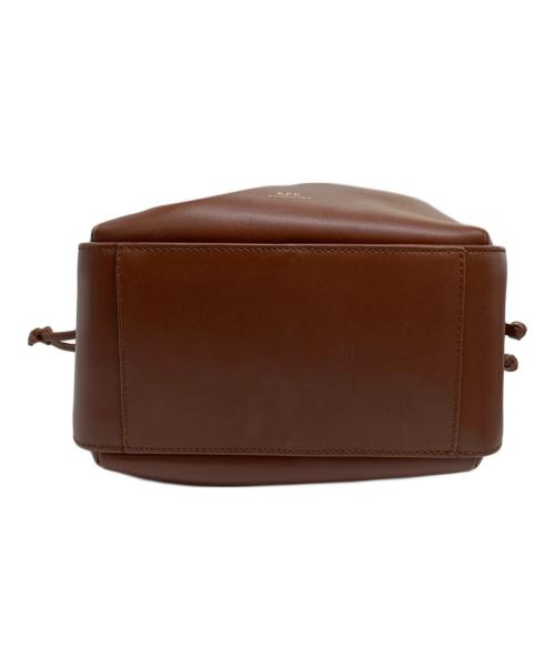 A.P.C.（アーペーセー）A.P.C. (アーペーセー) SAC COURTNEY ショルダーバッグ ブラウンの古着・服飾アイテム